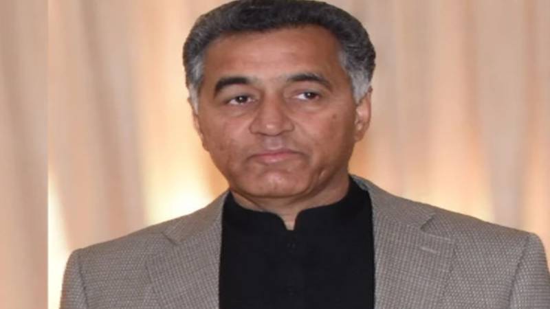 سابق لیفٹننٹ جنرل فیض حمید سزا کی معافی کس سے مانگ سکتے ہیں؟