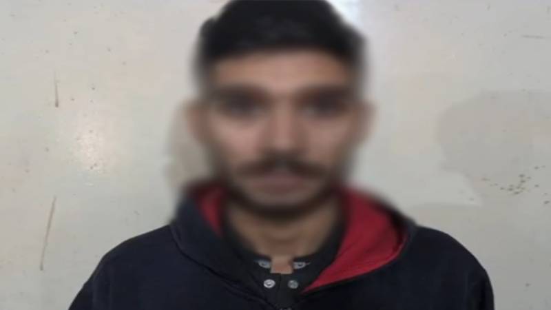 کراچی: سڑک پر نازیبا حرکات کرنے والا ٹریفک پولیس افسر کا بیٹا گرفتار