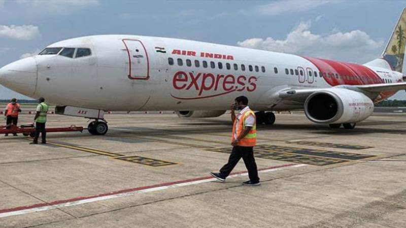 انڈیا: ایئر انڈیا ایکسپریس پائلٹ پر مسافر کے جسمانی تشدد کا الزام، پائلٹ معطل