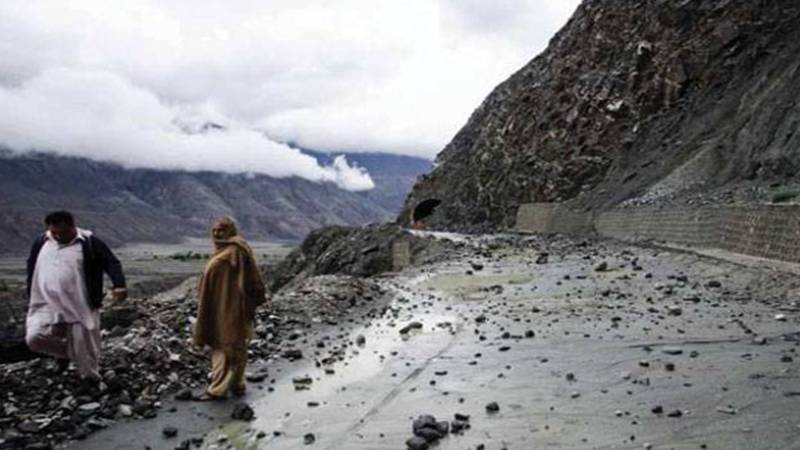 چلاس اور گردونواح میں دوسرے روز بھی بارش، سردی میں اضافہ؛ شاہراہ قراقرم بند، رابطہ منقطع