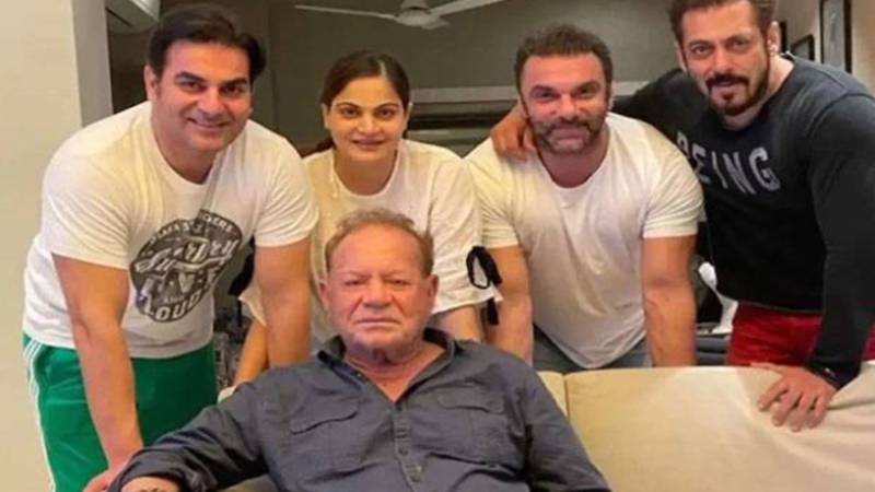 سلمان خان کے بھائی کی بغیر ہیلمٹ موٹرسائیکل چلانے کی ویڈیو وائرل، سہیل خان نے معافی مانگ لی