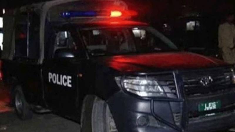 کاہنہ میں ڈاکوؤں کی ناکہ بندی، پولیس اہلکار سمیت 11 شہری لٹ گئے