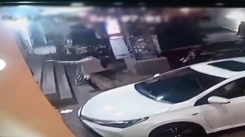 لاہور: شہریوں کو لوٹنے والے ڈکیٹ ملزمان گرفتار، واردات کی ویڈیو وائرل