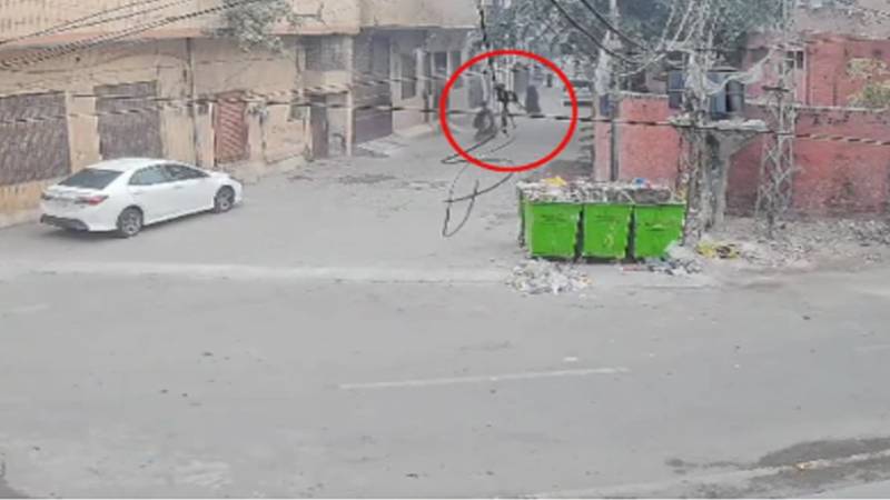 لاہور: اسلام پورہ پولیس نے طالبہ کو ہراساں کرنے والے ملزمان گرفتار، سی سی ٹی وی فوٹیج سامنے
