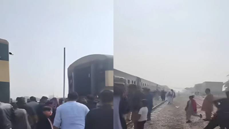 پشاور سے کراچی جانے والی رحمان بابا ایکسپریس حادثاتی طور پر دو حصوں میں تقسیم