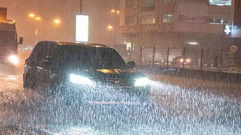 متحدہ عرب امارات کی شمالی ریاستوں میں بارش، جبل جیس پر درجہ حرارت 6 ڈگری تک گر گیا