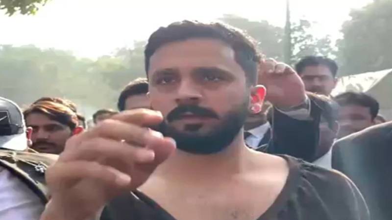 رجب بٹ پر تشدد کا معاملہ؛ مقدمہ درج ہونے پر سندھ بھر میں وکلا کی ہڑتال