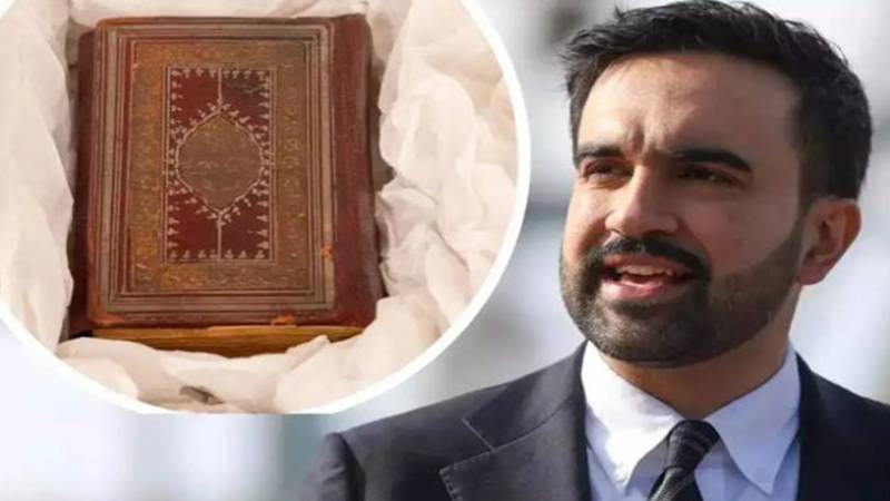 امریکا میں تاریخ رقم، زہران ممدانی نے قرآن پاک پر عہدے کا حلف اٹھا لیا