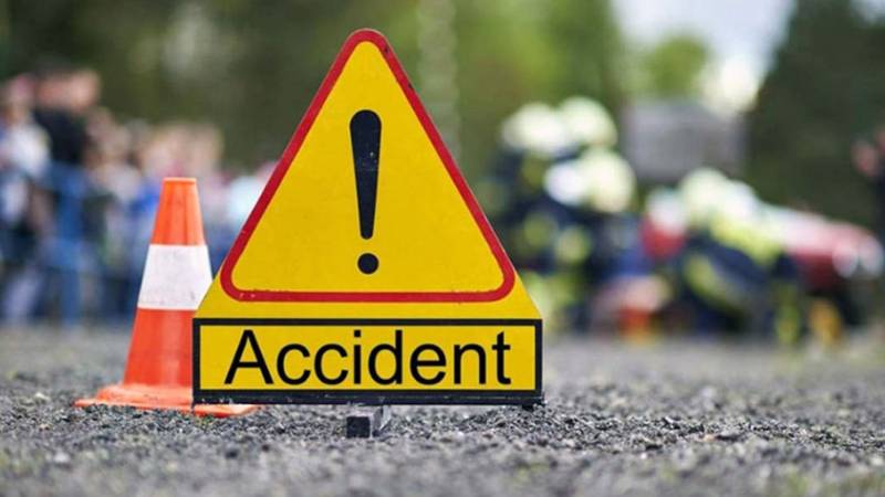لاہور: نصیرآباد میں گاڑی کی ٹکر سے شخص فلائی اوور سے گر کر جاں بحق