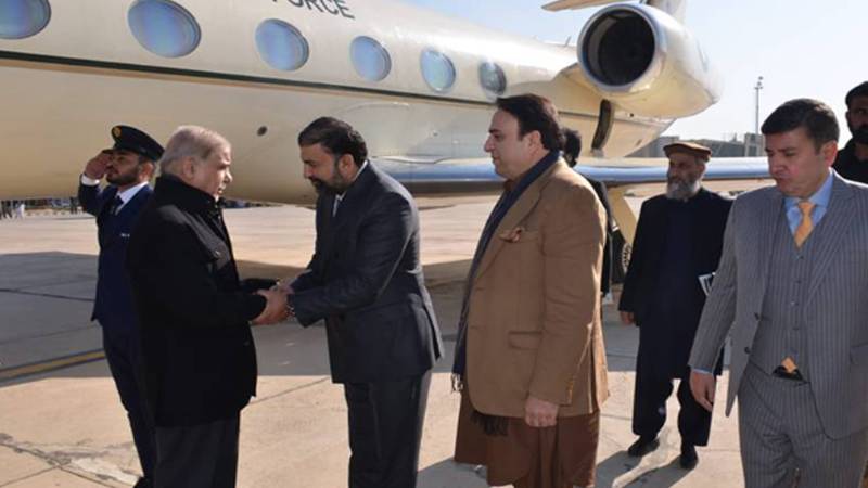 وزیراعظم شہباز شریف کوئٹہ پہنچ گئے، این 25 شاہراہ اور دانش سکولز کا افتتاح کریں گے