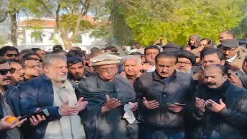 تحریک تحفظ آئین پاکستان کا قافلہ لاہور کی طرف روانہ، کارکنان اور پولیس کے درمیان جھڑپیں