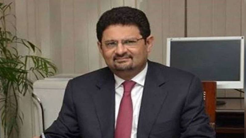ملک میں ایندھن پر تقریباً 80 روپے فی لیٹر ٹیکس عائد ہے، مفتاح اسماعیل کا انکشاف