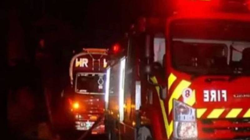 موٹروے ایم-2 پر ٹرک میں آگ، موٹروے پولیس کی بروقت کارروائی سے بڑا حادثہ ٹل گیا