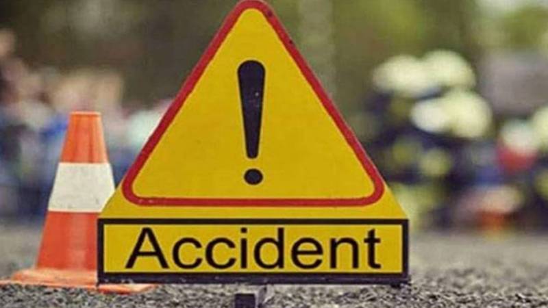 کامونکی: تیز رفتار کار کی ٹکر سے 2 خواتین کچل گئیں، ایک جاں بحق، دوسری شدید زخمی