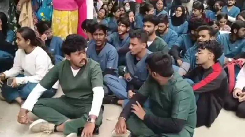 بنگلورو: ڈینٹل کالج کی طالبہ مبیبہ خودکشی، کالج اساتذہ کے خلاف مقدمہ درج