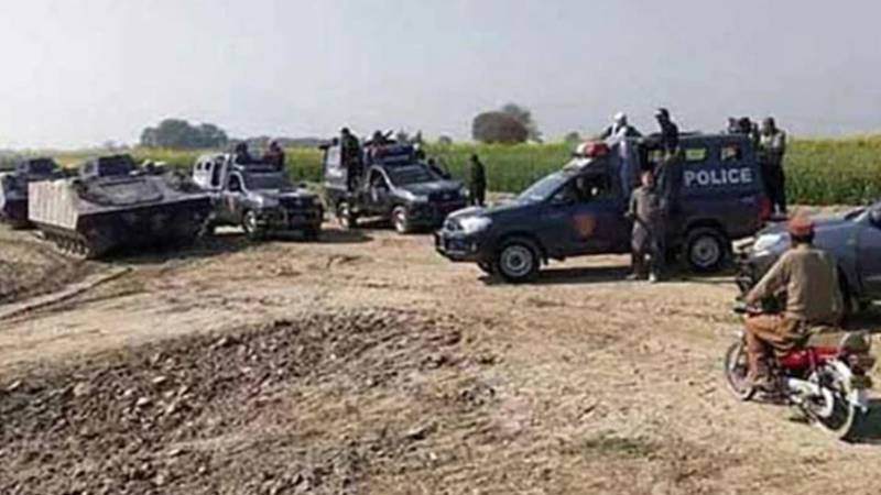 لاڑکانہ: 21 زیر تربیت پولیس اہلکاروں کو ڈاکوؤں نے لوٹ لیا