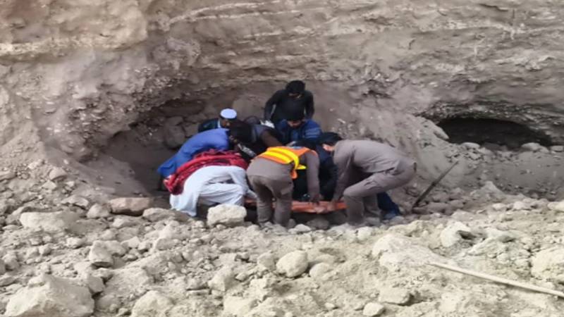 کوہاٹ: پہاڑی تودہ گرنے سے 3 افراد جاں بحق، ریسکیو آپریشن جاری