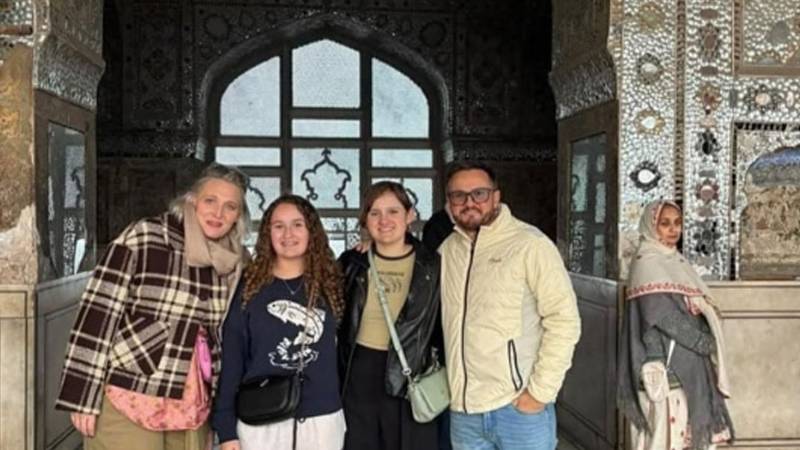 پاکستان وائٹ بال ٹیم کے ہیڈ کوچ مائیک ہیسن کی فیملی لاہور پہنچی