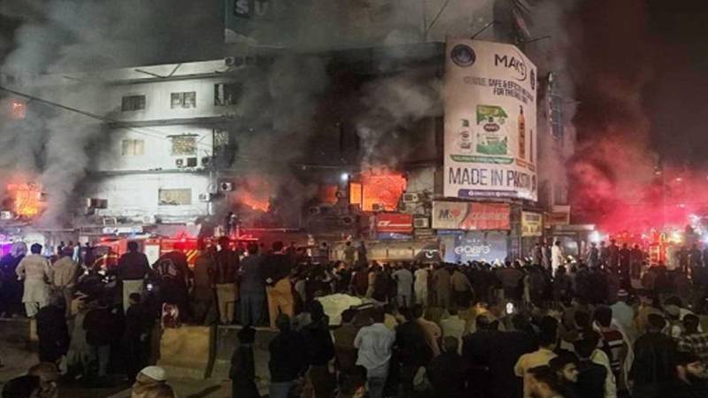 کراچی: گل پلازہ میں آتشزدگی، 90 فیصد آگ پر قابو، جاں بحق افراد کی تعداد 11 ہو گئی