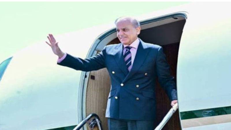 وزیرِ اعظم شہباز شریف ورلڈ اکنامک فورم 2026 میں شرکت کے لیے ڈیووس روانہ