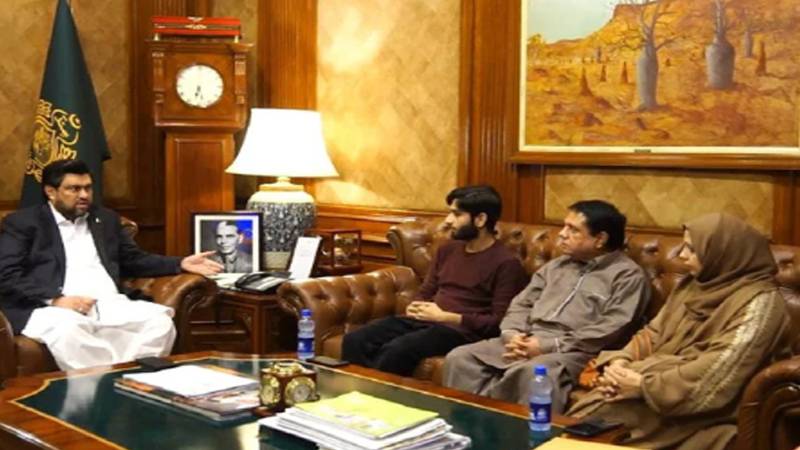 گورنر سندھ کامران خان ٹیسوری سے ڈاکٹر عمران فاروق کے اہلِ خانہ کی ملاقات، تعاون کی یقین دہانی