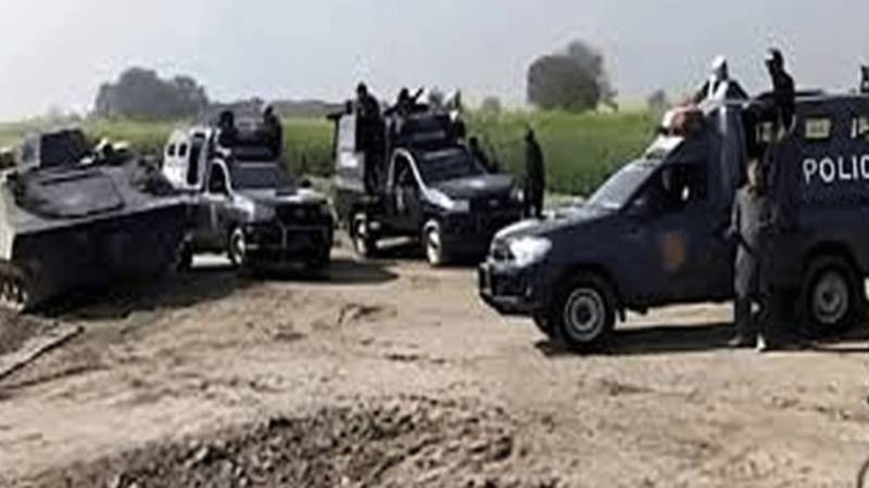 صادق آباد: کچے کے 62 خطرناک ڈاکوؤں نے پولیس کے سامنے سرنڈر کر دیا