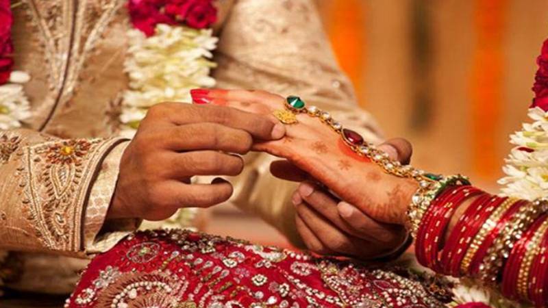 بھارت: جائیداد کے لالچ میں پانچ شادیاں کرنے والی لٹیری دلہن کو 2 سال قید