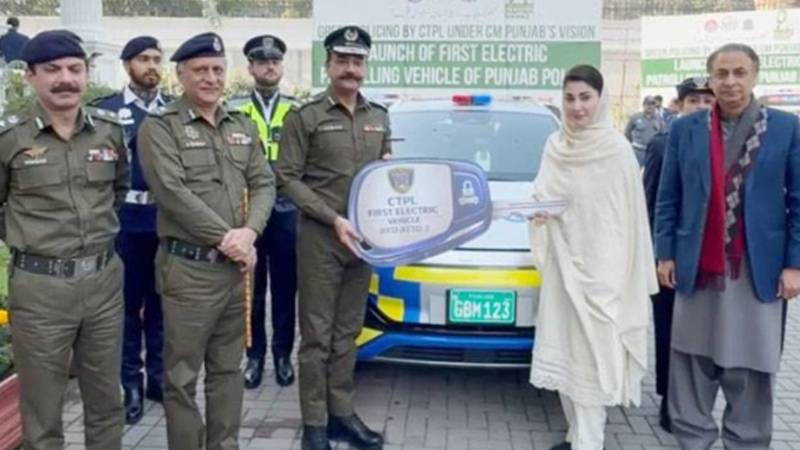 پنجاب میں پہلی الیکٹرک پٹرولنگ گاڑی، وزیراعلیٰ مریم نواز نے گرین پولیسنگ یونٹ کا افتتاح کر دیا