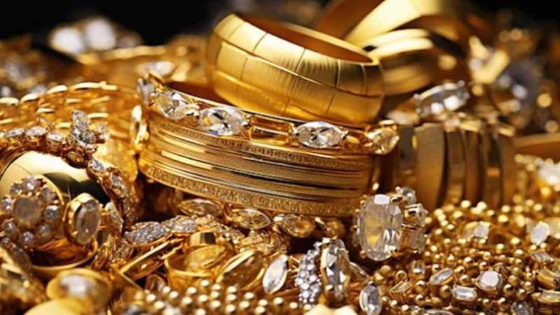 سونے کی قیمت میں ریکارڈ اضافہ، خالص 24 قیراط سونا 5 لاکھ روپے فی تولہ پہنچ گیا