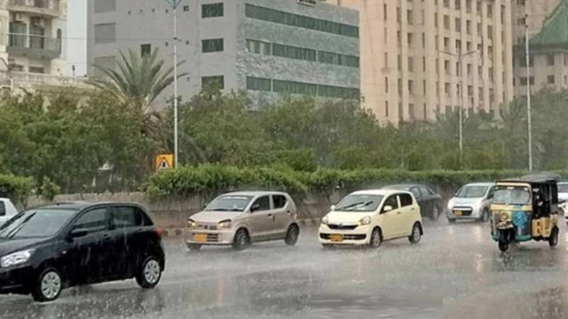 کراچی: تیز ہواؤں کے ساتھ بارش، موسم مزید سرد ہونے کا امکان