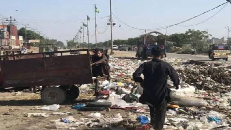 کراچی: نالوں میں کچرا پھینکنے پر دو ماہ کیلئے دفعہ 144 نافذ