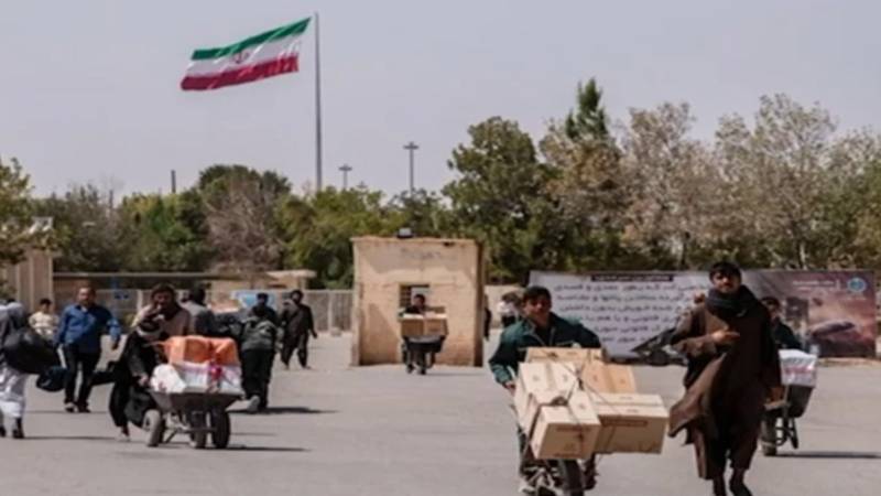 ایران میں افغان مہاجرین پر کارروائی، 7 قیدیوں کو پھانسی اور ملک بدری میں اضافہ