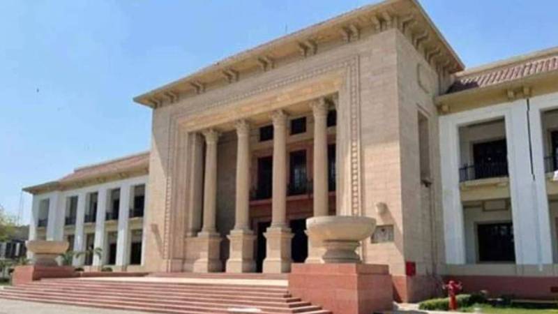 پنجاب کابینہ نے سرکاری افسران کے لیے نئی گاڑیاں خریدنے کی منظوری نہ دینے کا فیصلہ کیا
