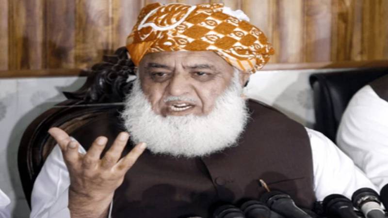 فورسز قربانیوں کا ذکر تو زور شور سے کرتی ہیں، دہشتگردی بڑھتی چلی جارہی ہے:مولانا فضل الرحمان 