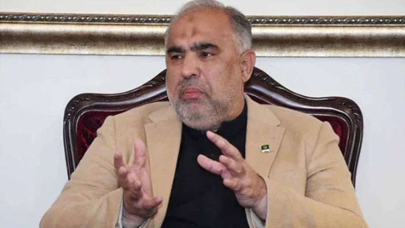 بانی پی ٹی آئی سے مشاورت کے بغیر کچھ بھی نہیں کیا جا سکتا: اسد قیصر