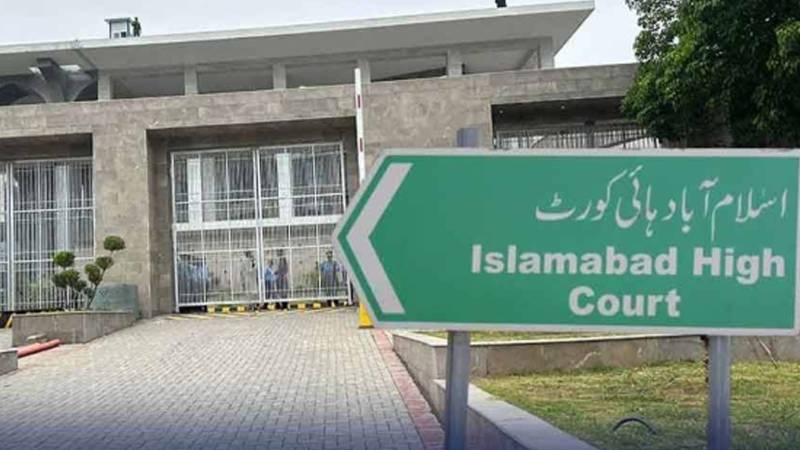 اسلام آباد ہائی کورٹ نے جوڈیشل الاؤنسز روکنے کے احکامات معطل کر دیے، وفاق اور وزارت خزانہ کو نوٹس جاری