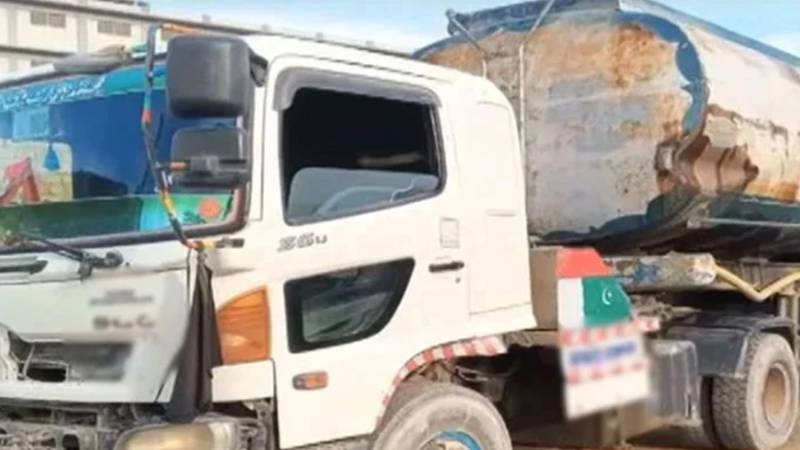 کورنگی: واٹر ٹینکر کی ٹکر سے بچہ جاں بحق، ڈرائیور گرفتار