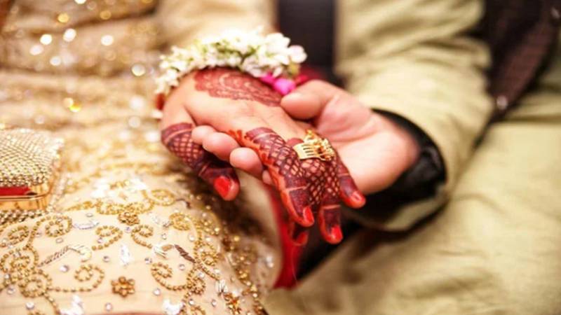 حویلی لکھا: شادی میں بلند آواز میوزک اور اسلحہ کی نمائش پر دلہا کے خلاف ایف آئی آر