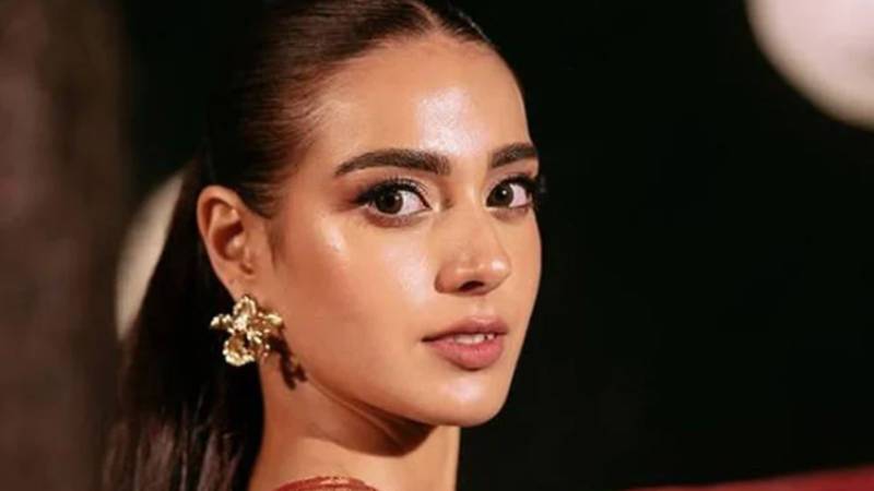 اقراء عزیز نے بیٹی کا نام مداحوں کے ساتھ شیئر کر دیا