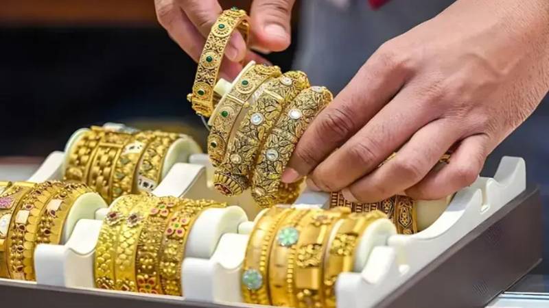 سونے کی قیمت میں تاریخی اضافہ، فی تولہ 5 لاکھ 76 ہزار روپے کے قریب پہنچ گئی