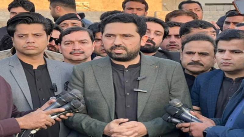 تشویش کی بات یہ ہے کہ پمز اسپتال میں کوئی ریٹینا اسپیشلٹ ہے ہی نہیں، وزیراعلیٰ کے پی