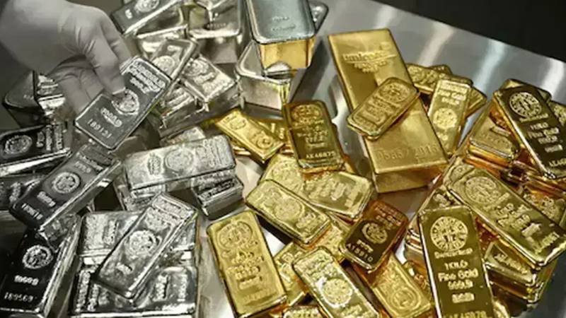 عالمی مارکیٹ میں سونا اور چاندی ریکارڈ حد تک سستے، پاکستان میں بھی تاریخی کمی