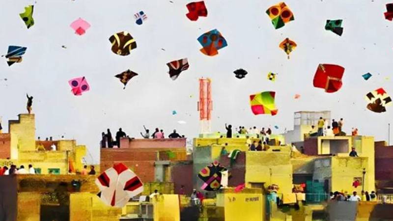 لاہور میں 20 سال بعد بسنت کی واپسی، شہر کے بازاروں میں غیر معمولی رش