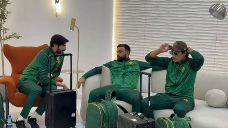 پاکستان کا ٹی 20 ورلڈ کپ اسکواڈ سری لنکا روانہ، بھارت کے خلاف میچ کا بائیکاٹ برقرار