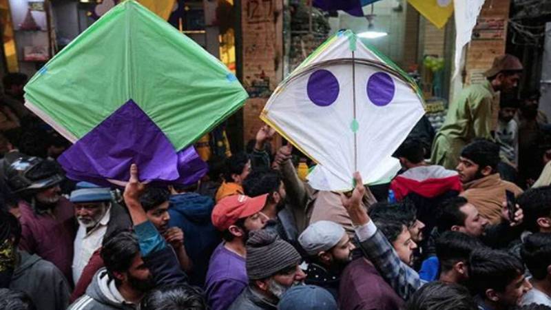 بسنت کے نزدیک، گڈی ڈور کی بڑھتی مانگ نے شہری اور دکاندار پریشان کر دیا