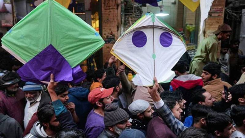 لاہور میں بسنت کی تیاریاں عروج پر، چار روز میں 1 ارب 22 کروڑ روپے سے زائد کی ڈور اور گڈی فروخت
