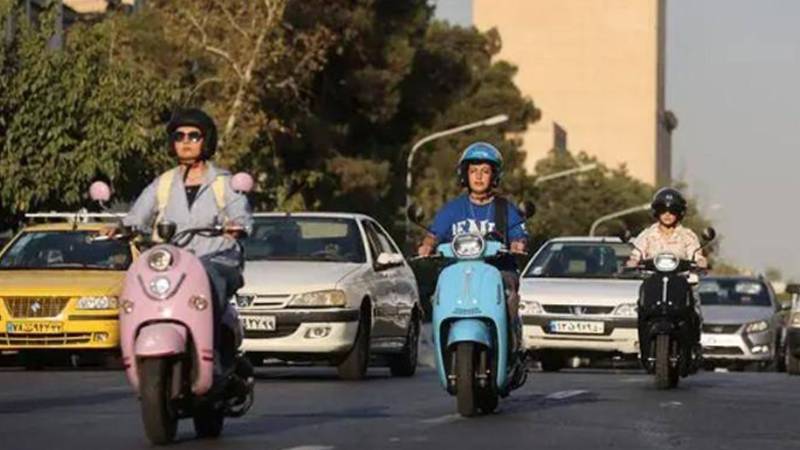 ایران میں خواتین کو موٹر سائیکل چلانے کی اجازت، لائسنس کا عمل بھی شروع