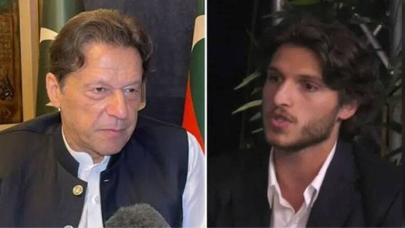 قاسم خان کا والد عمران خان سے ملاقات کے لیے پاکستان آمد میں رکاوٹ پر حکومت پر تنقید