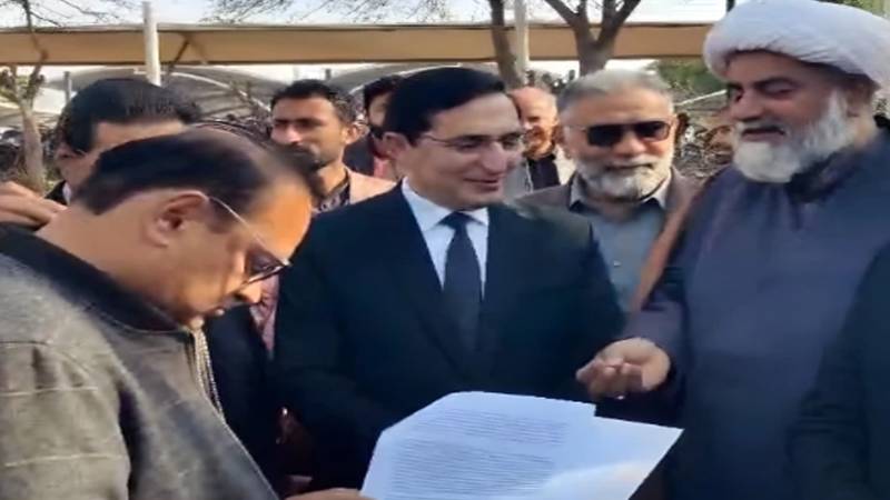 پی ٹی آئی نے سپریم کورٹ میں یادداشت پیش کی، عمران خان کی میڈیکل رپورٹ اور اہلِ خانہ سے ملاقات کی اجازت کا مطالبہ