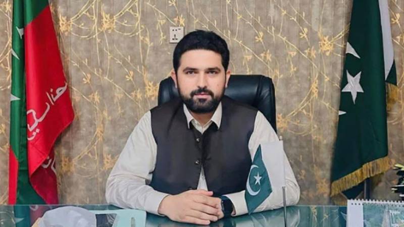 بچوں سے بھیک منگوانے والوں کے خلاف کوئی رعایت نہیں:سہیل آفریدی